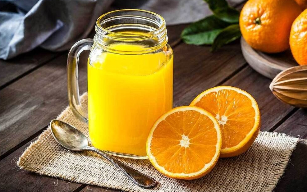 آب پرتقال طبیعی