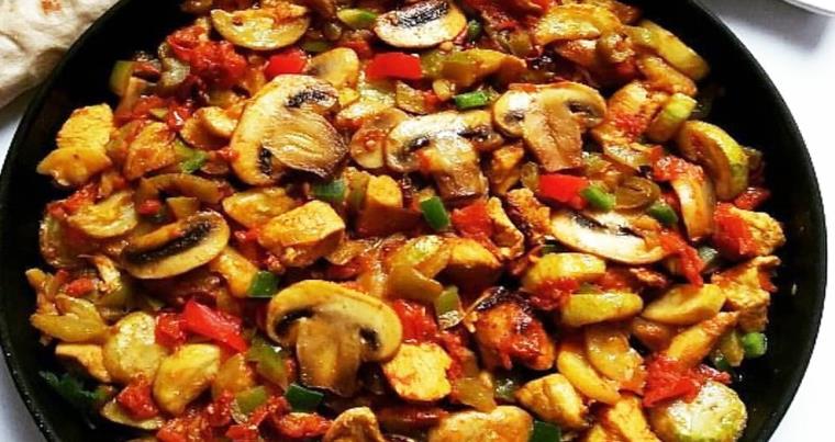 خوراک مرغ و قارچ